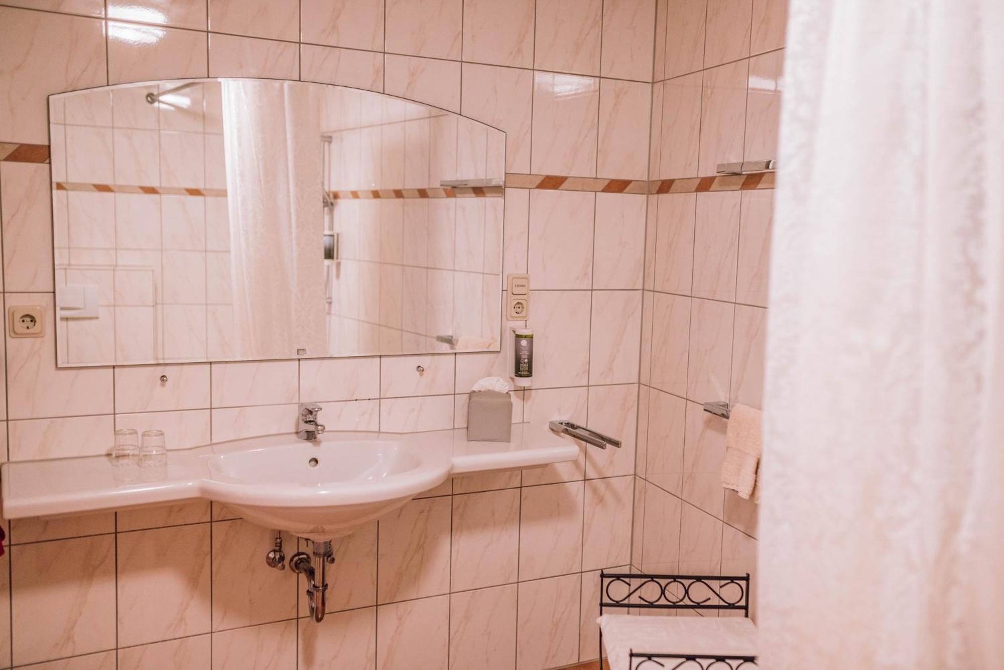 Schmidtburger Hof Hotel Weiler bei Monzingen Стая снимка