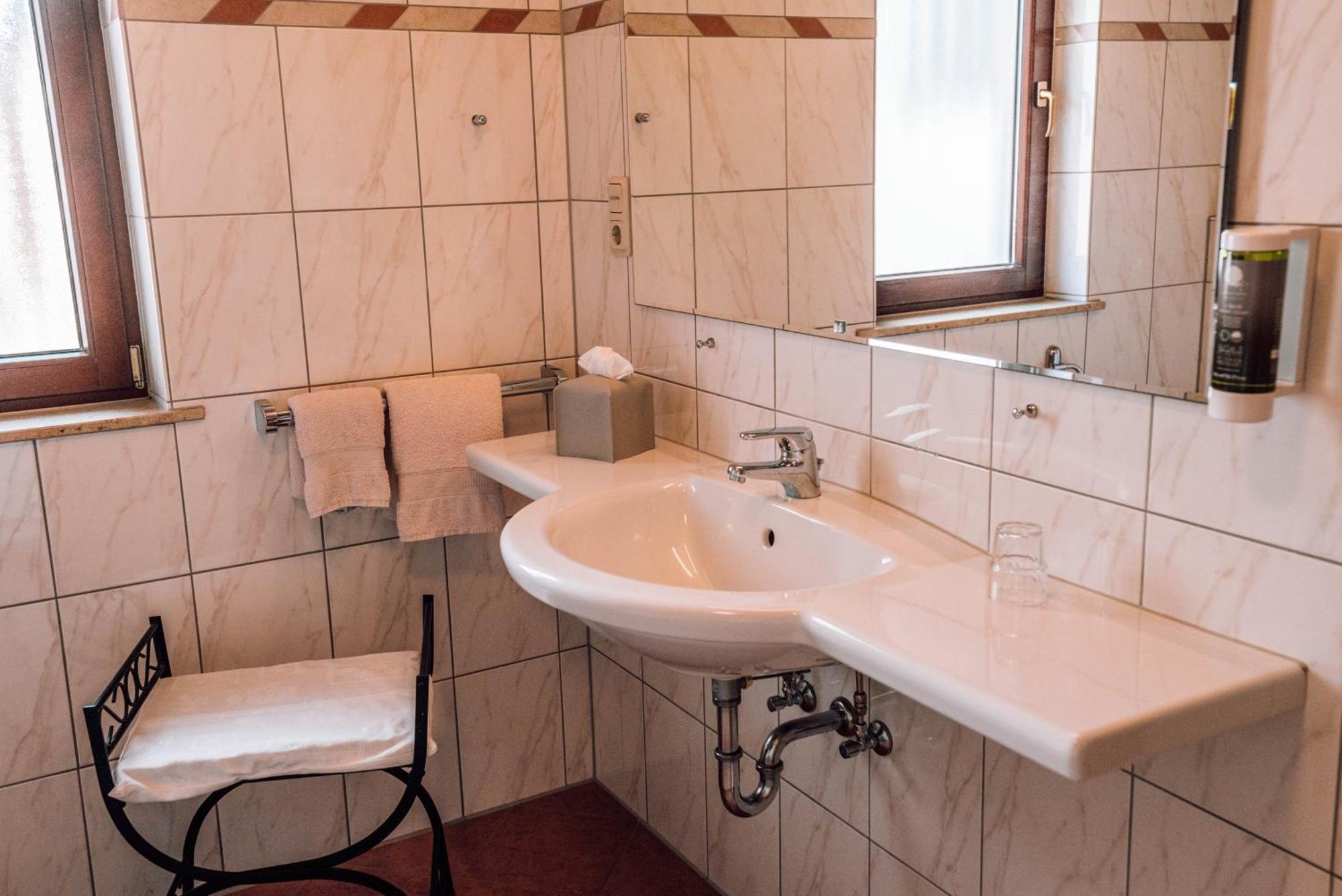 Schmidtburger Hof Hotel Weiler bei Monzingen Стая снимка